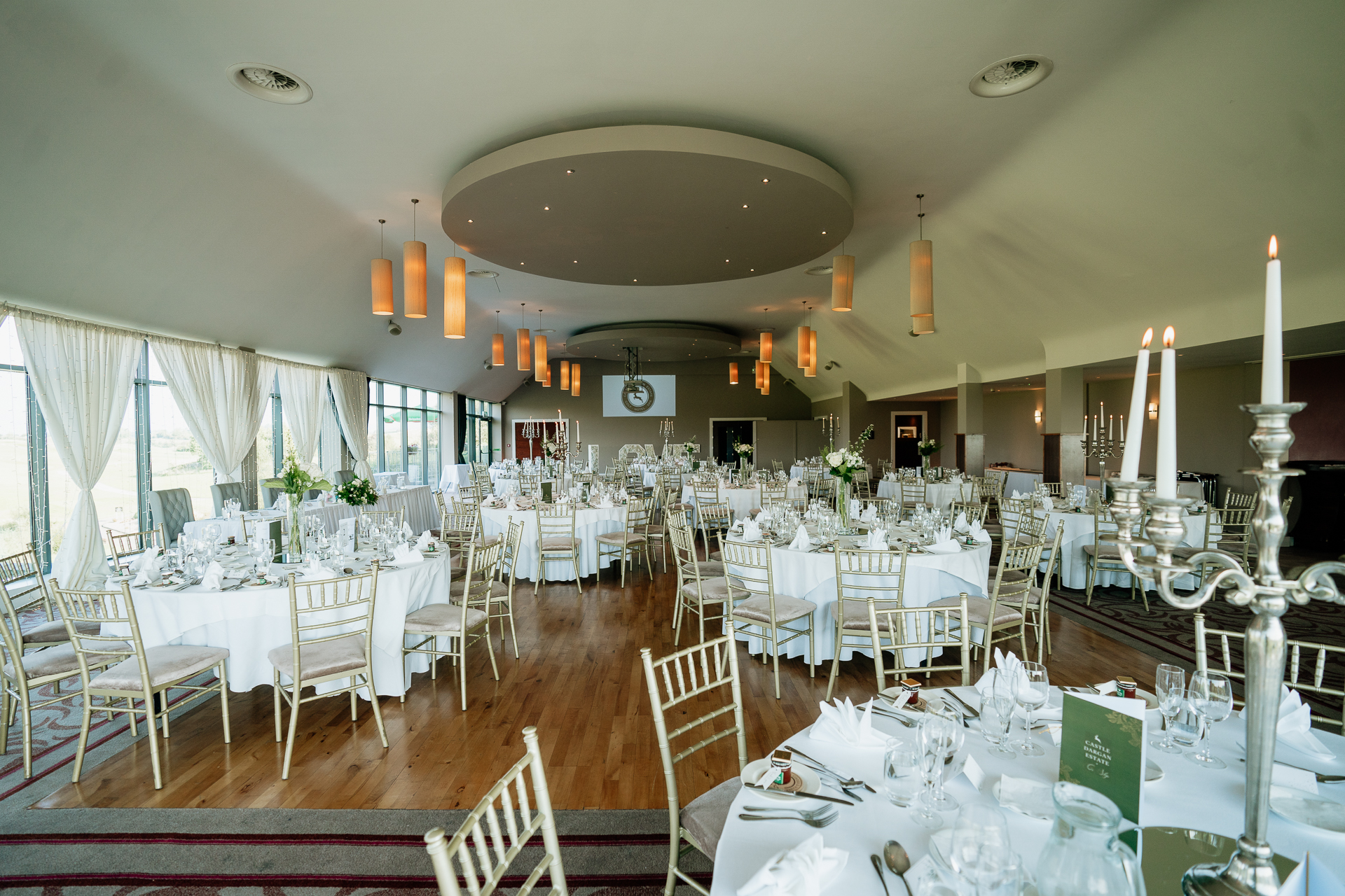 A room with tables and chairs