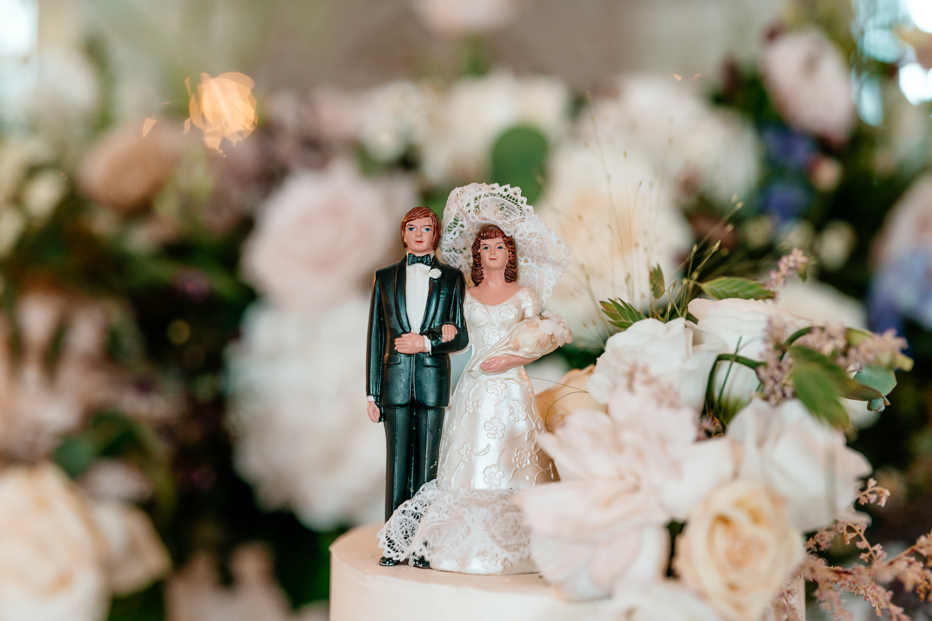 Elegant wedding table setup at Markree Castle dining room – floral details and romantic décor