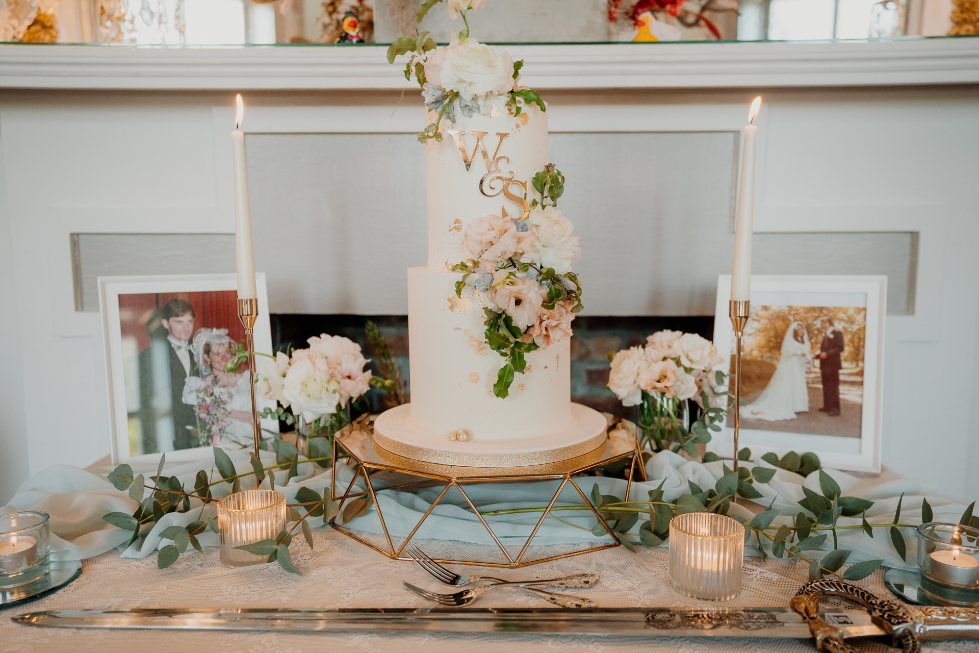 A cake with flowers on it