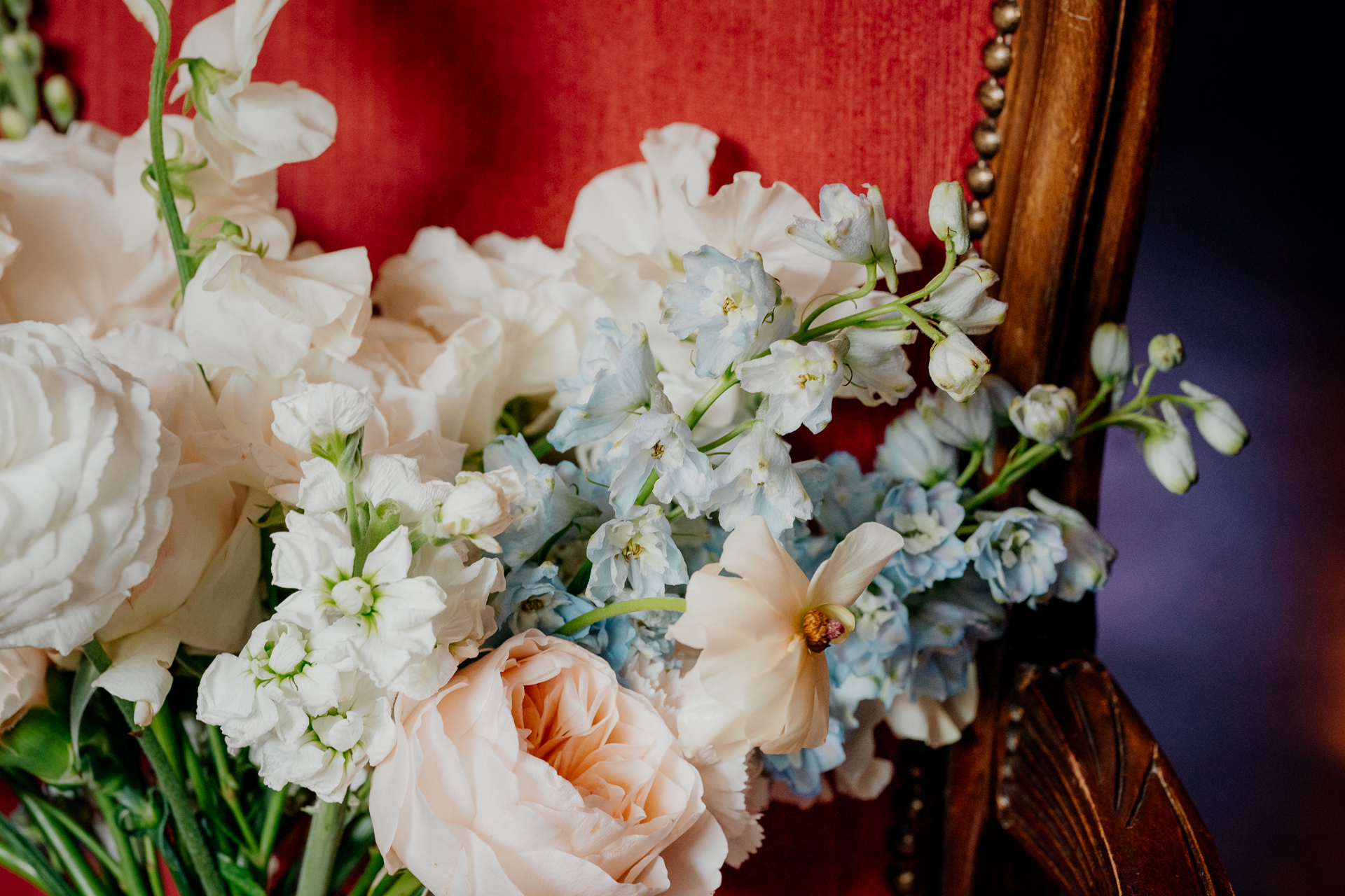 A bouquet of white flowers