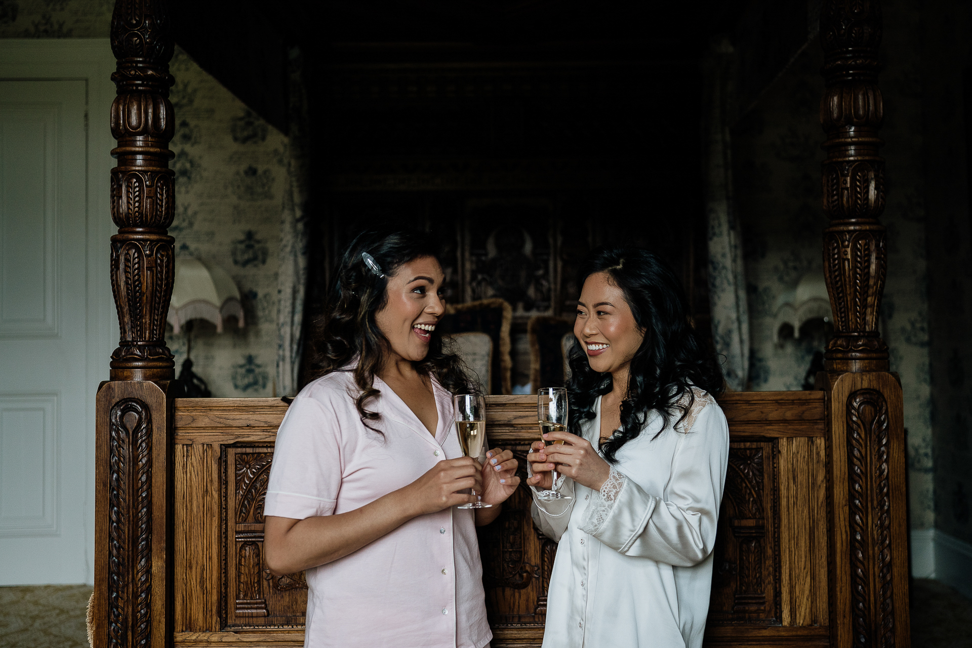 A couple of women holding wine glasses