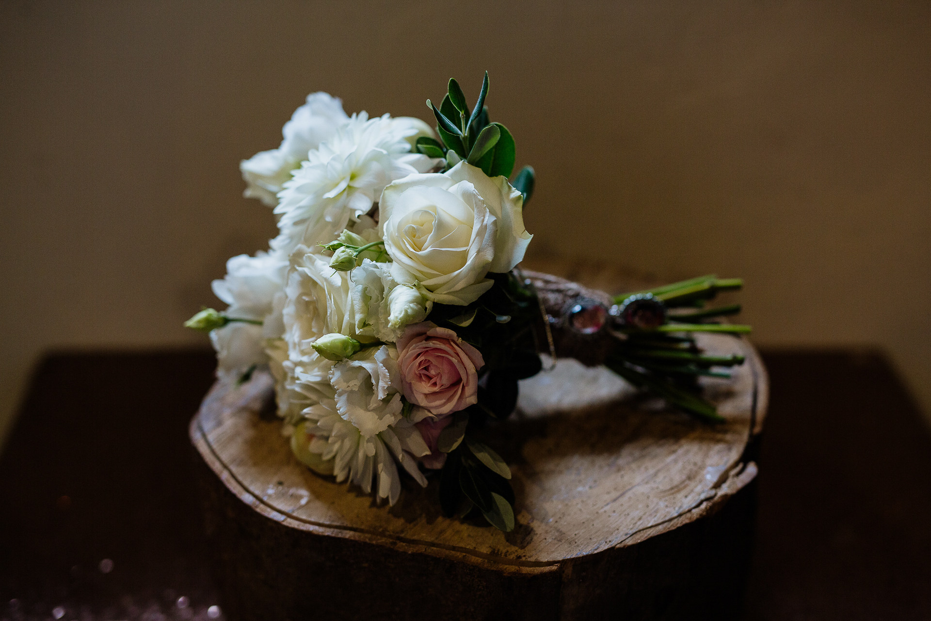 A bouquet of white flowers