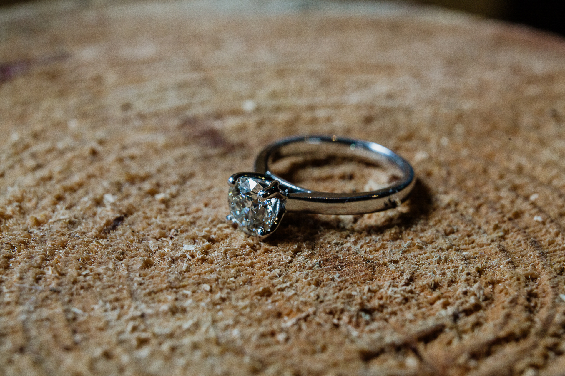 A ring on a carpet