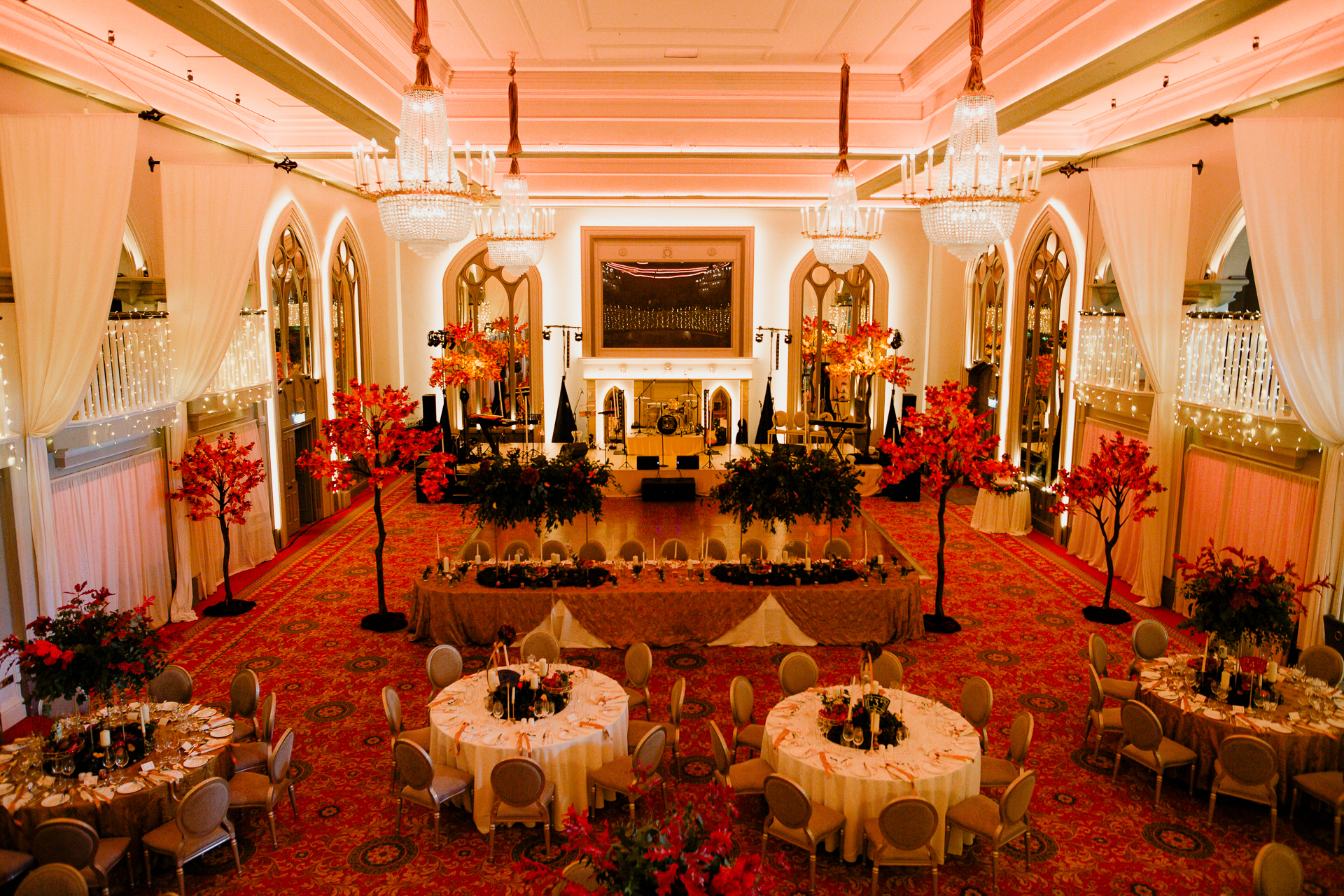 A room with tables and chairs