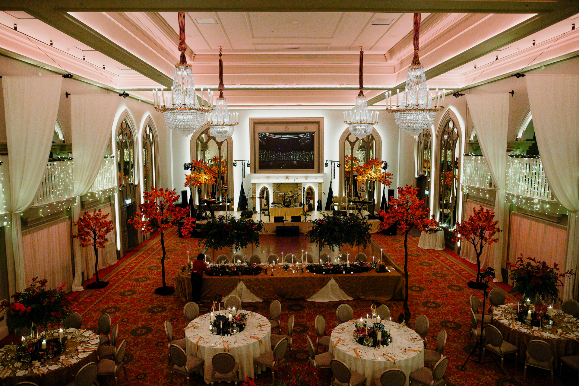 A room with tables and chairs