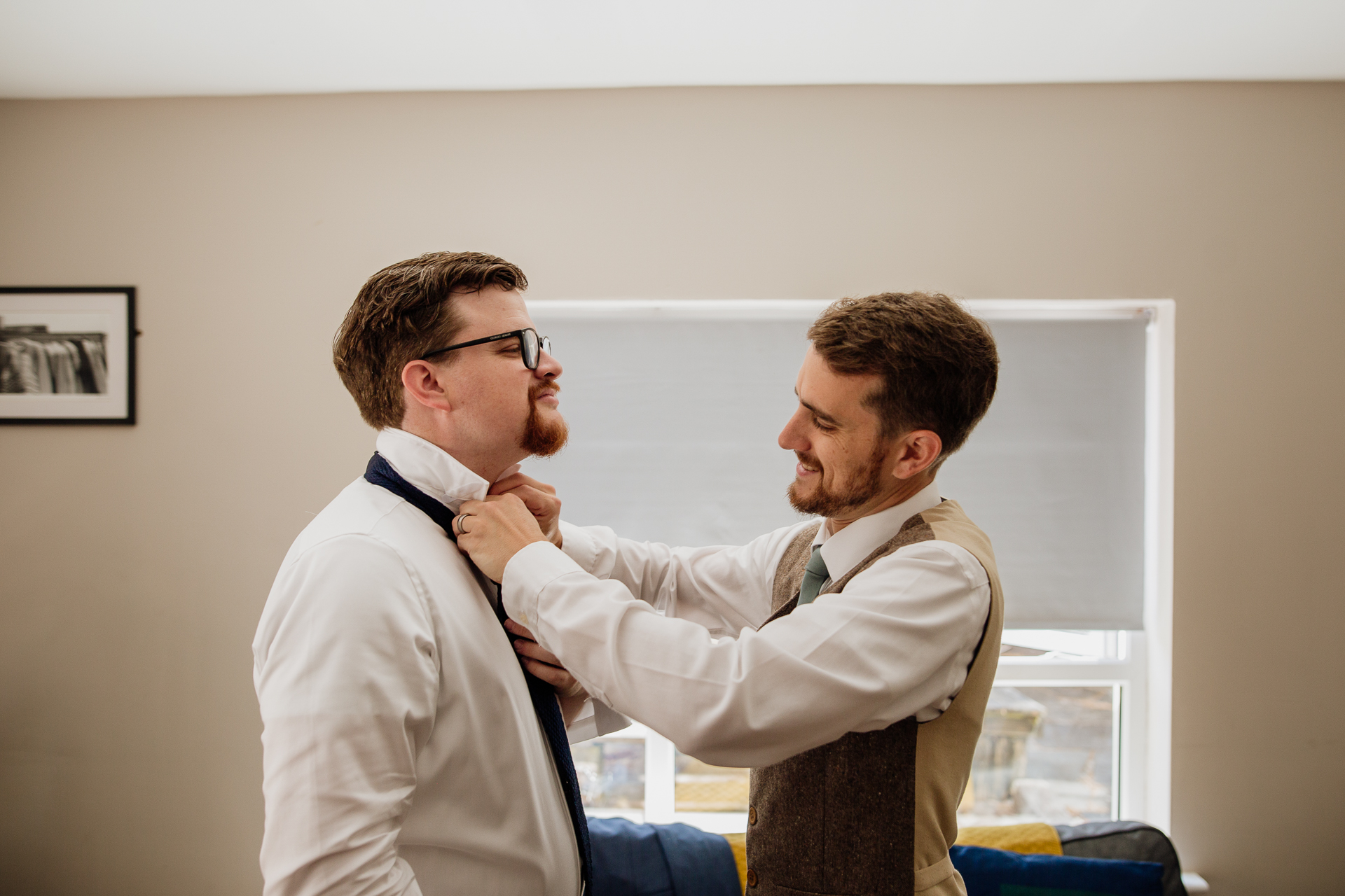 A man tying his tie