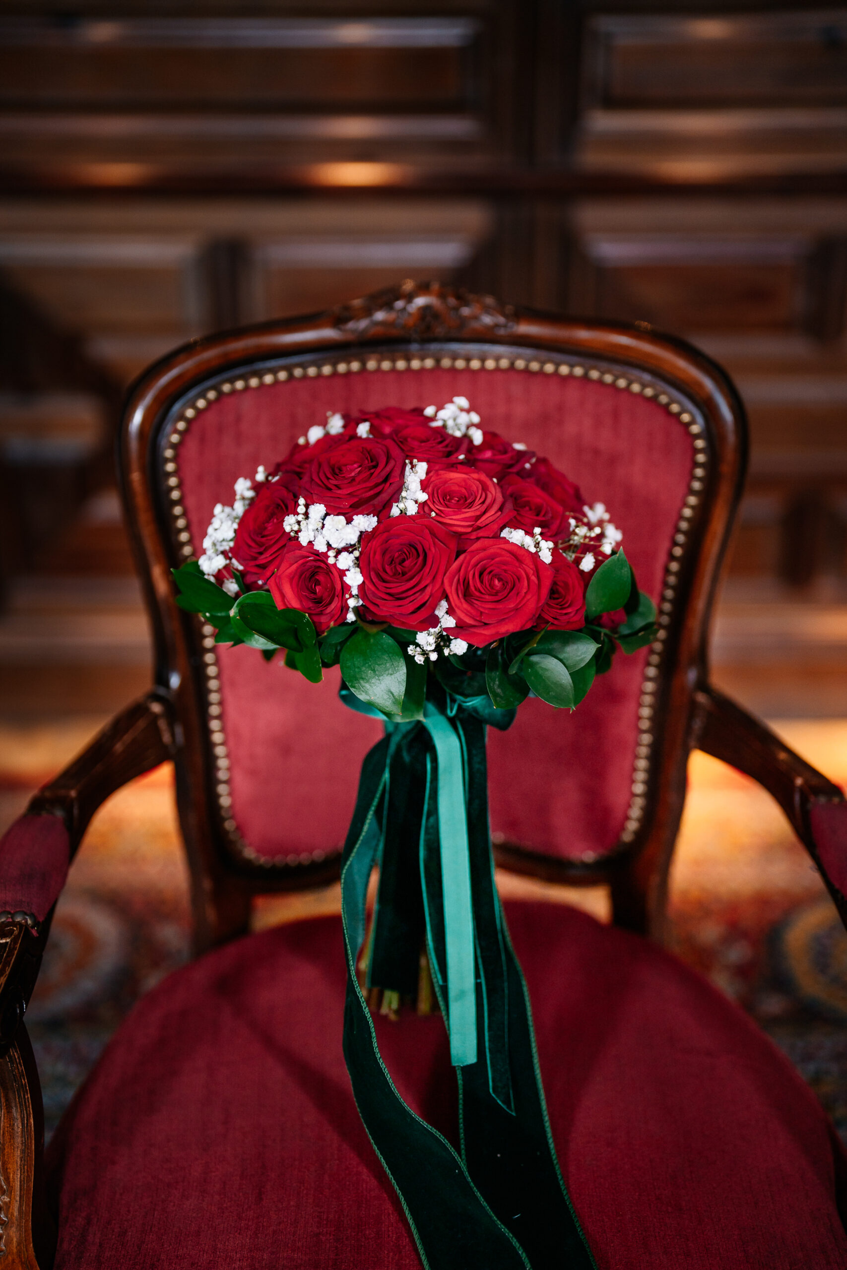 A bouquet of red roses