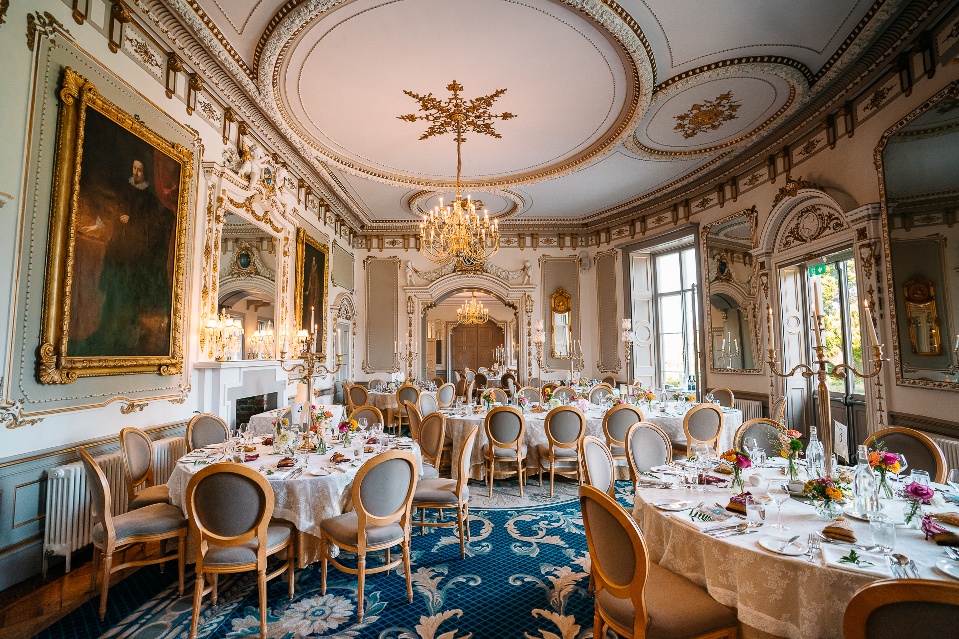 A room with tables and chairs