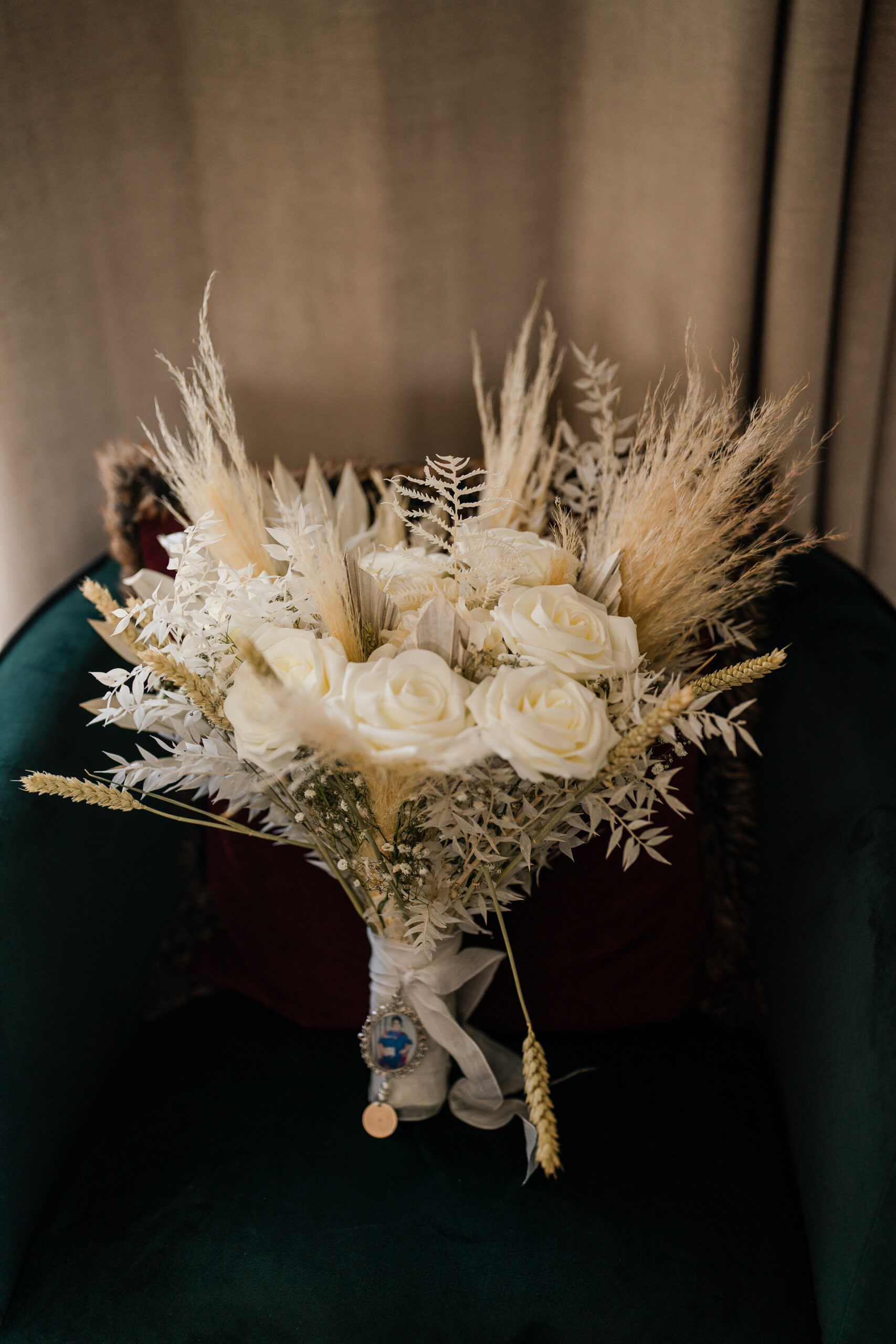 A bouquet of white flowers