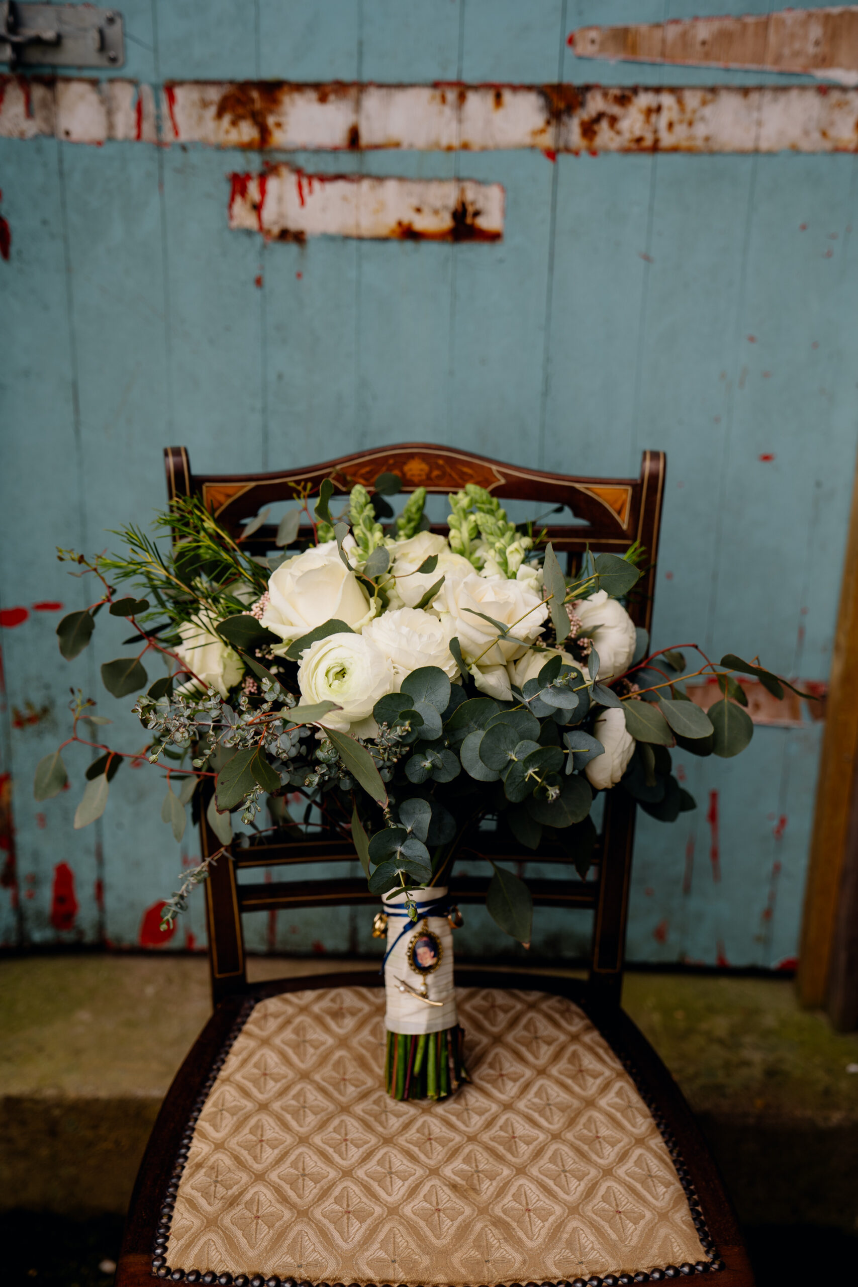 A vase with white flowers