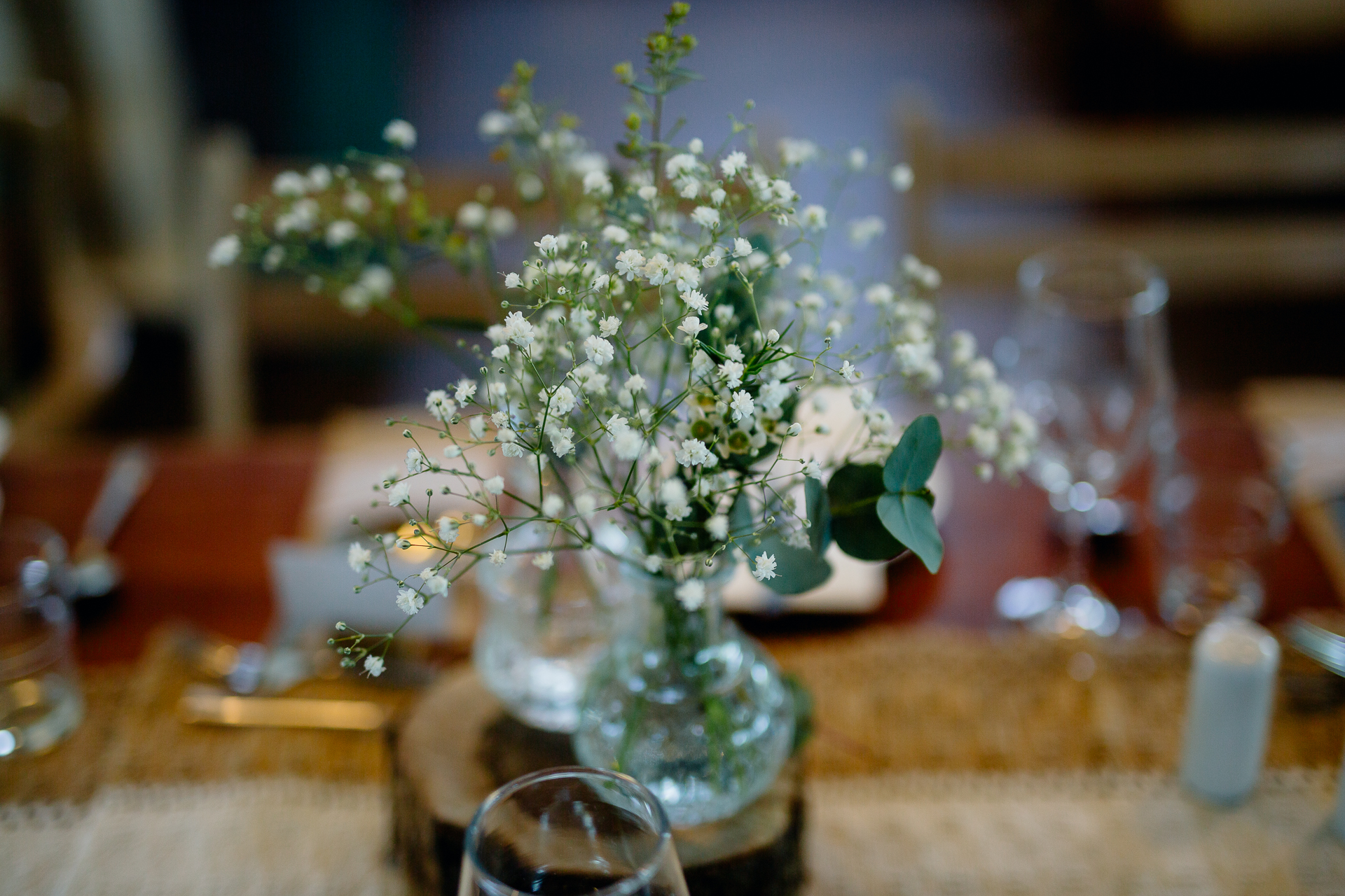 A vase with white flowers