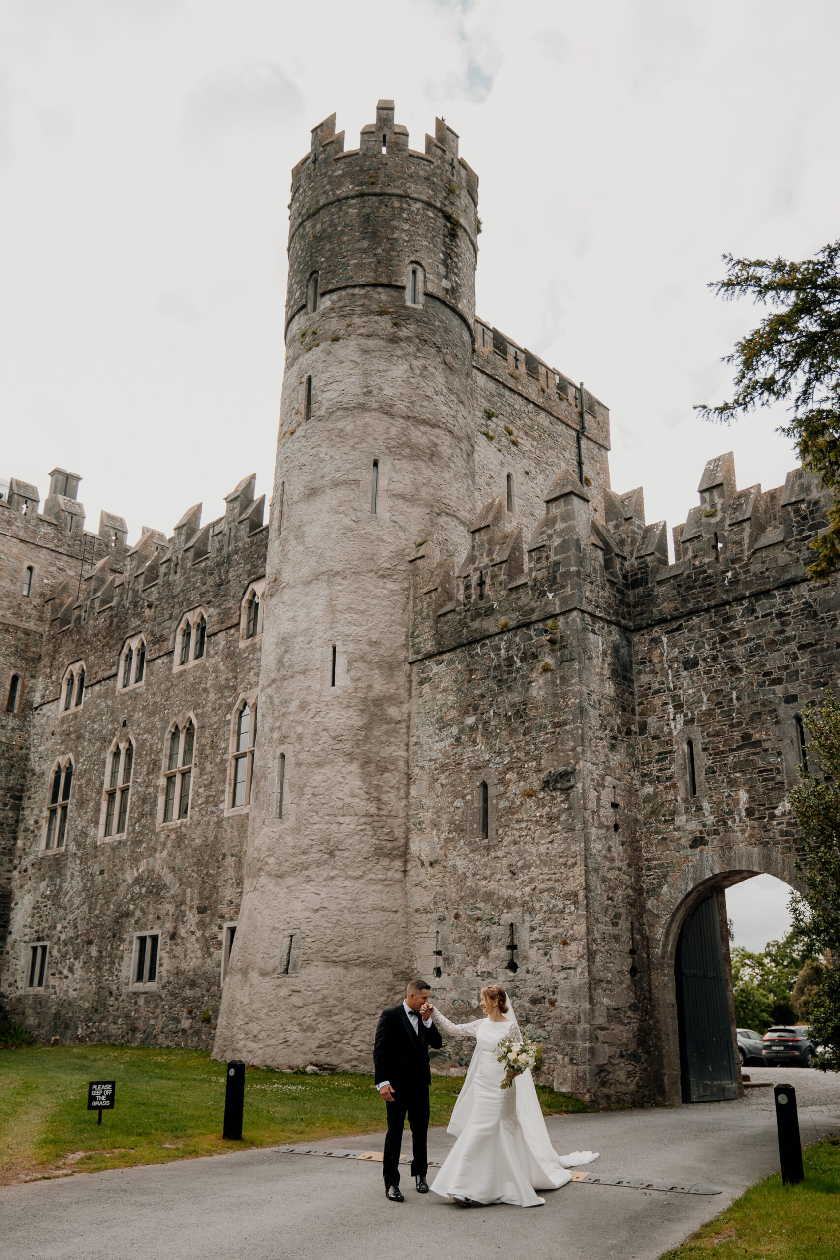 kilkea-castle-wedding-photoshoot-romantic-couples-session