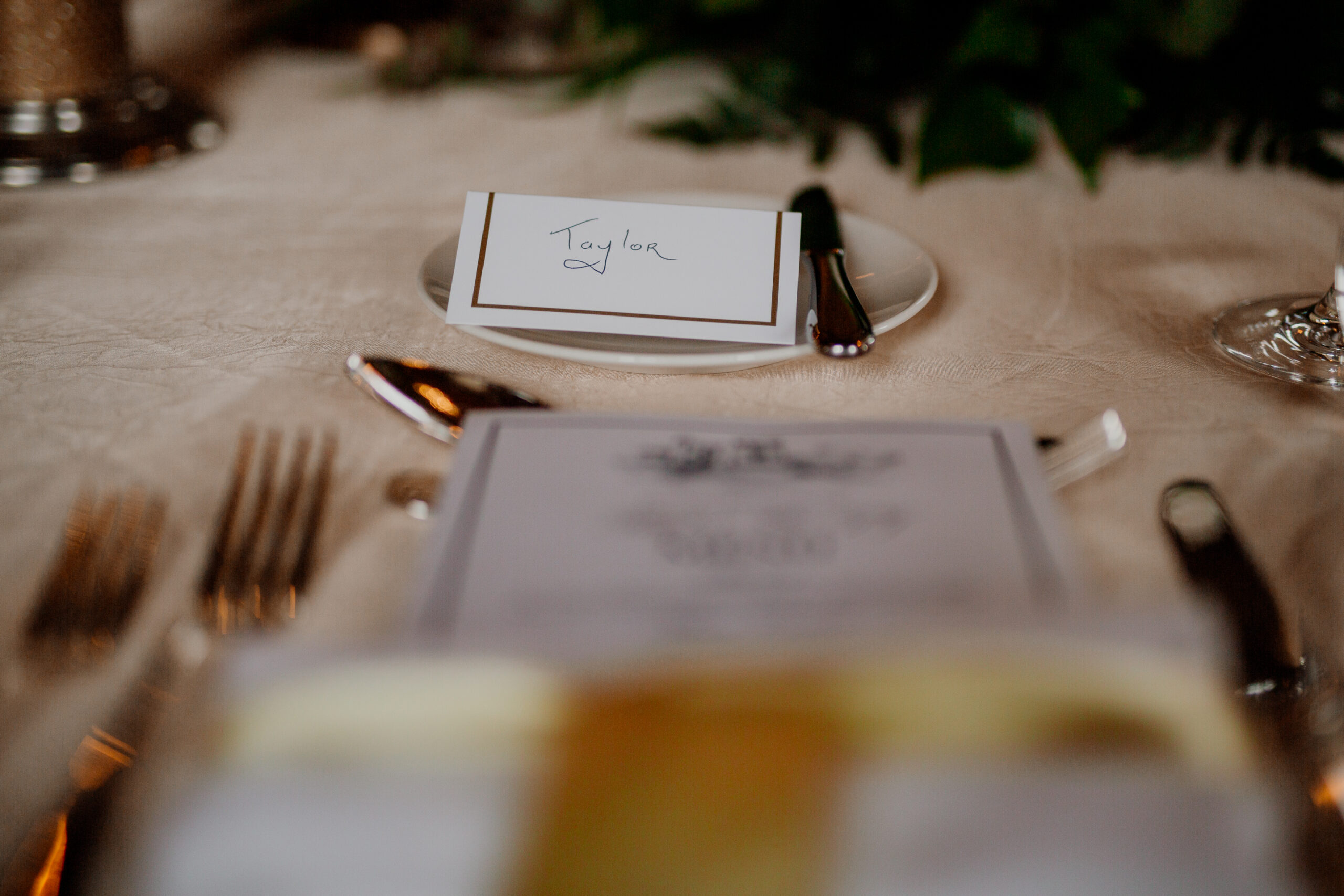 A table with a note and glasses