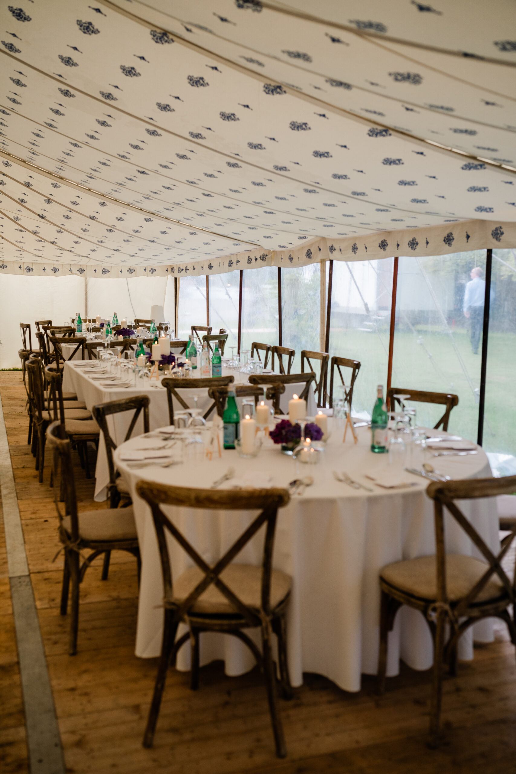 A room with tables and chairs