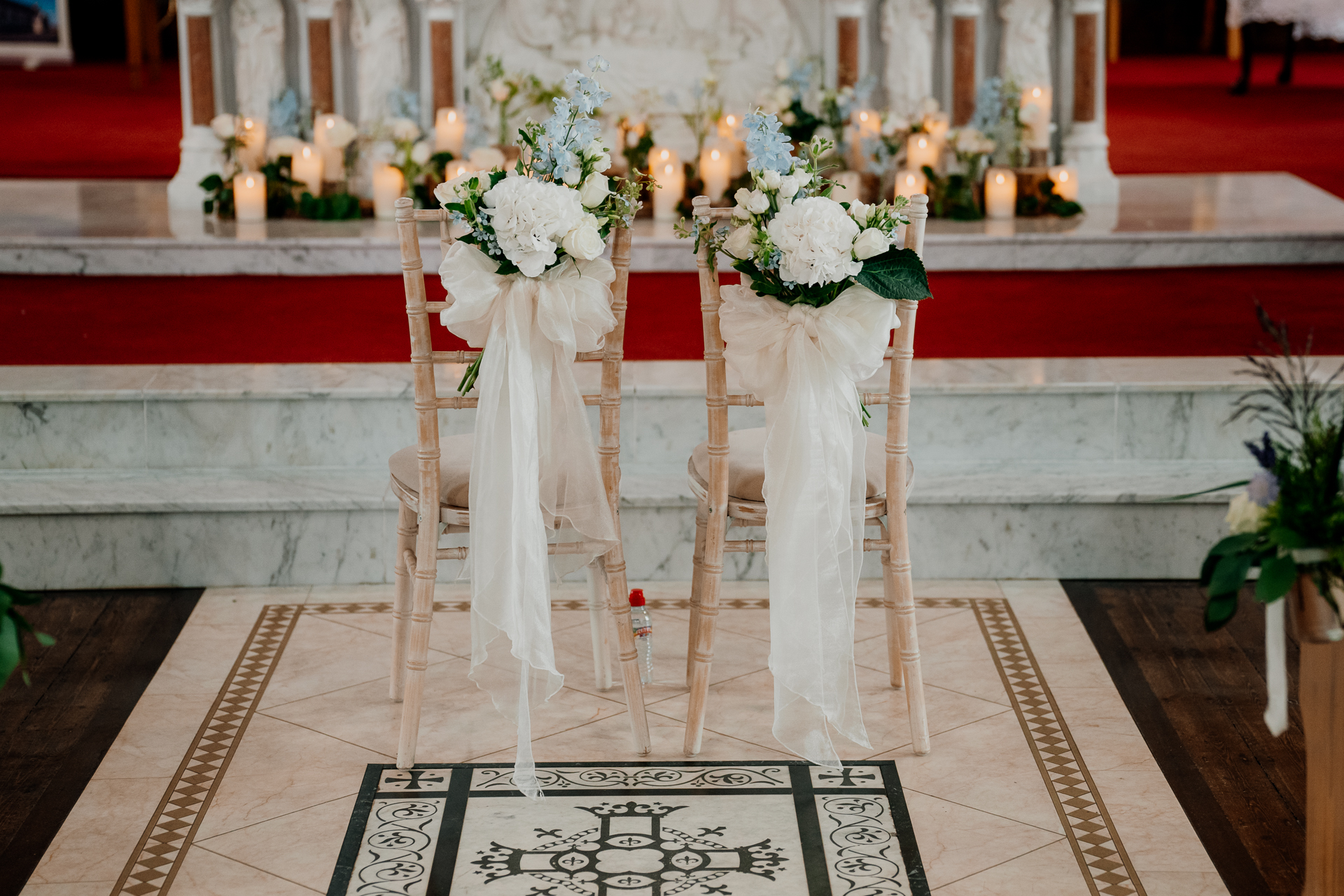 A group of white flowers on a table