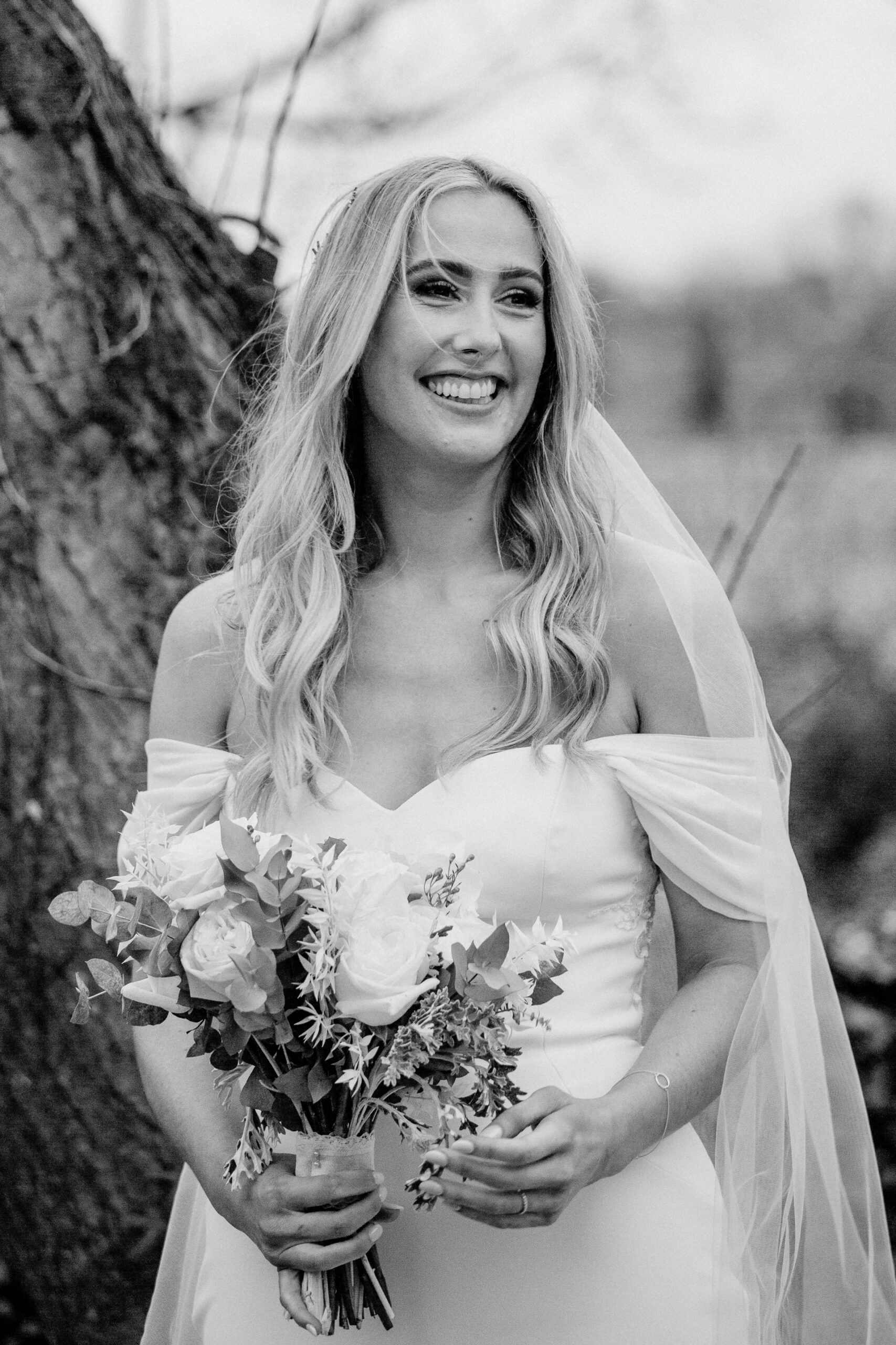 A woman in a wedding dress holding a bouquet of flowers