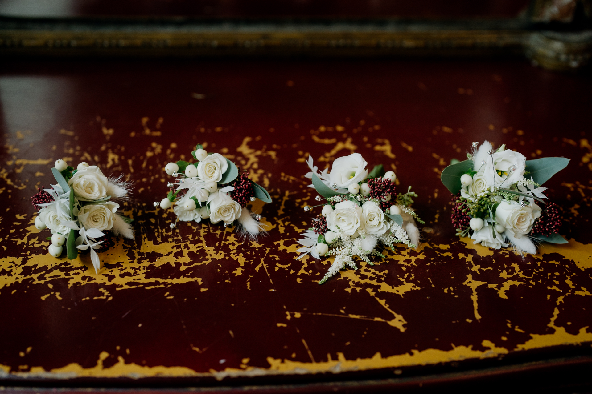 A bouquet of white flowers