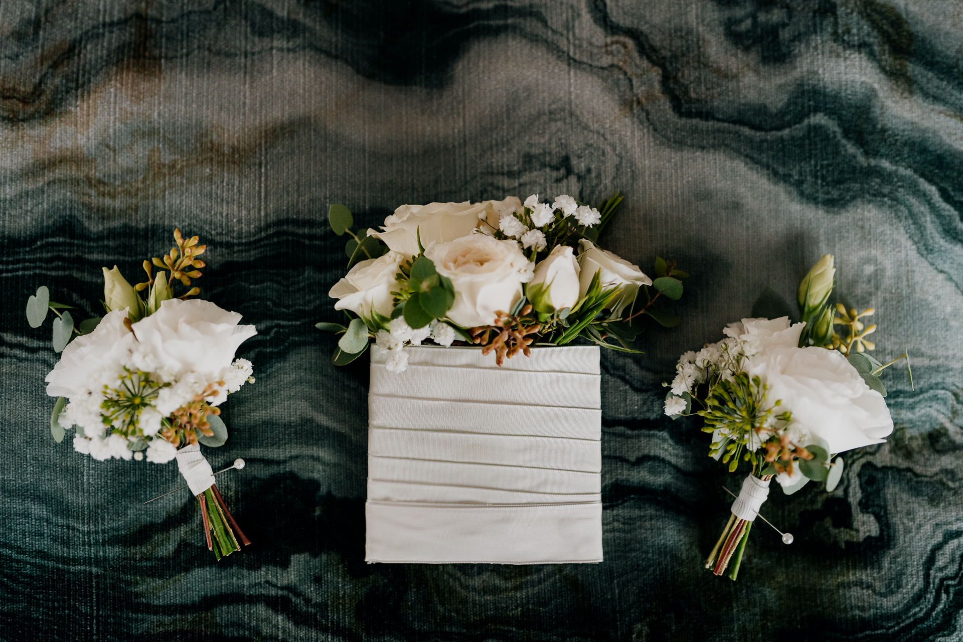 A bouquet of white flowers