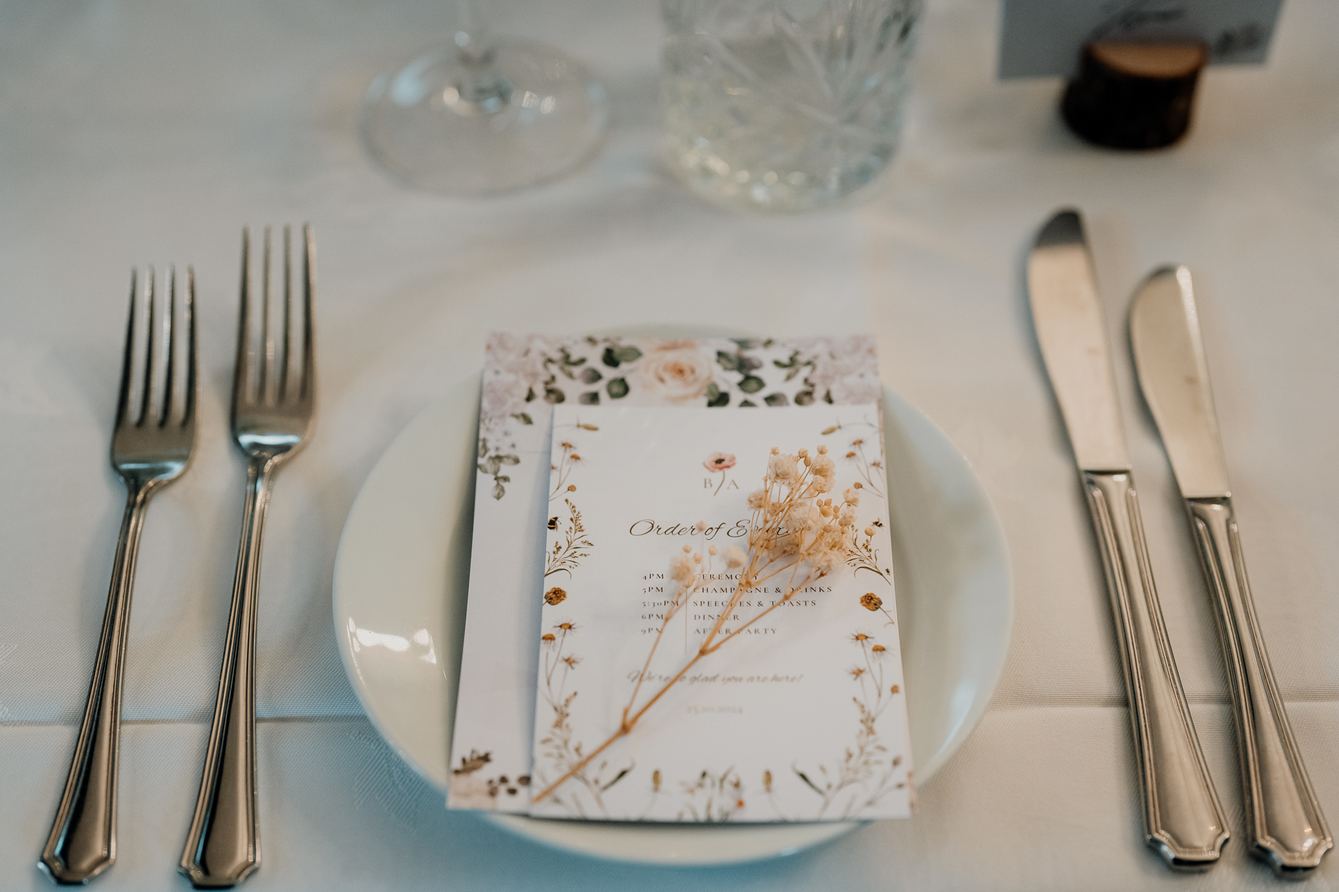 A plate with silverware and silverware on it