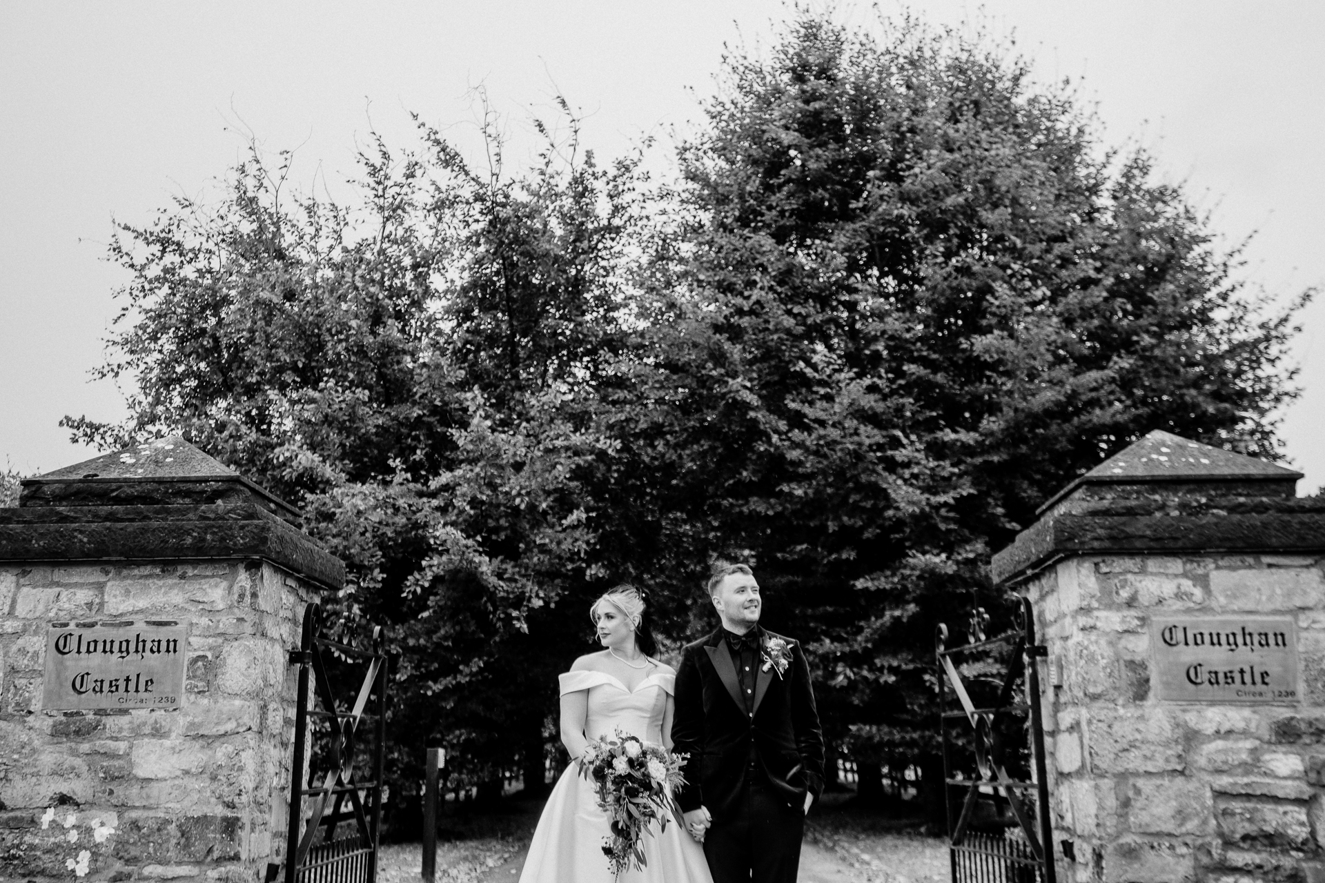 Romantic bride and groom portraits on the grounds of Cloughan Castle, captured by Galway Wedding Photographer Wojciech Koza.