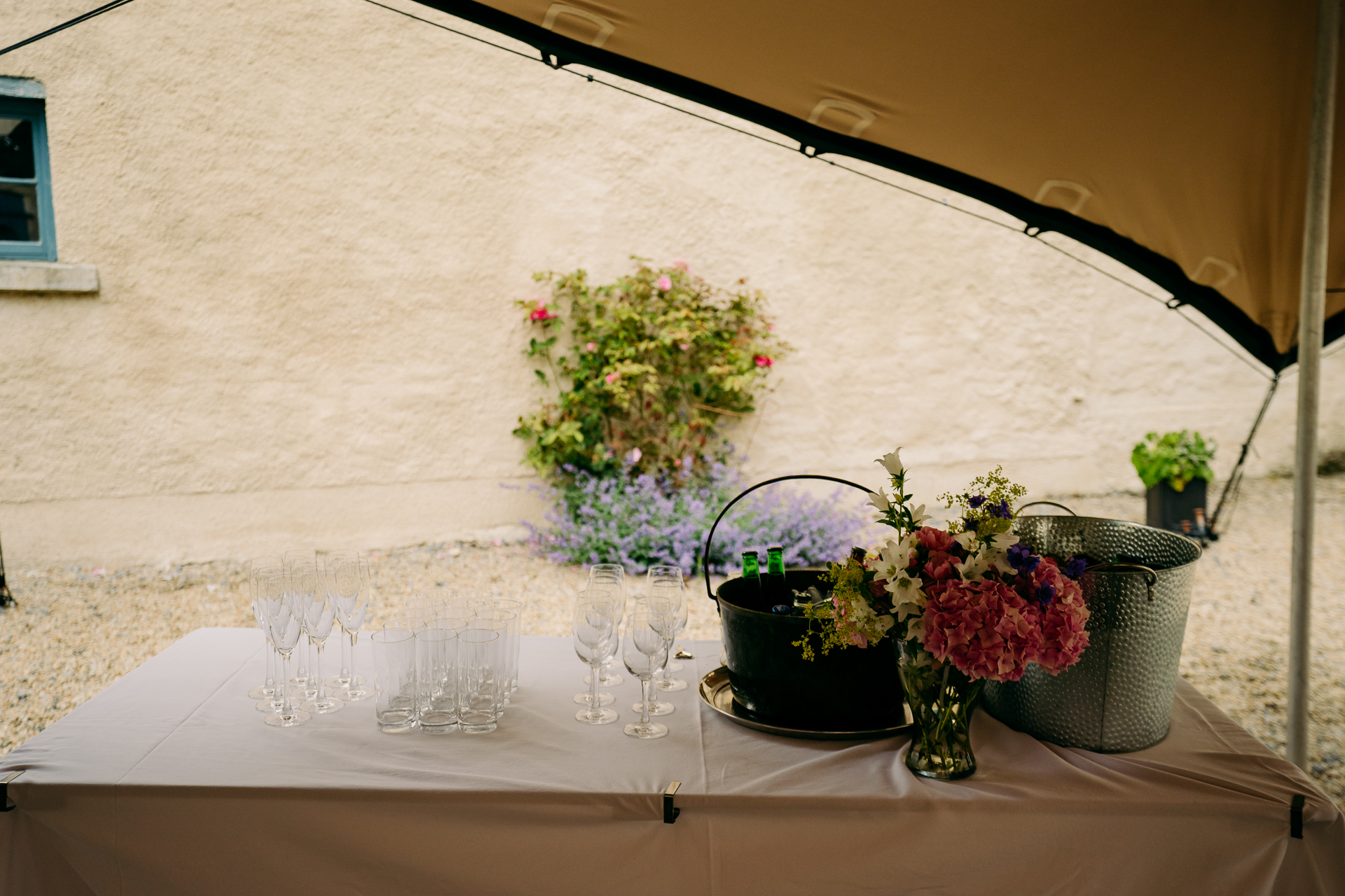 A table with glasses and flowers