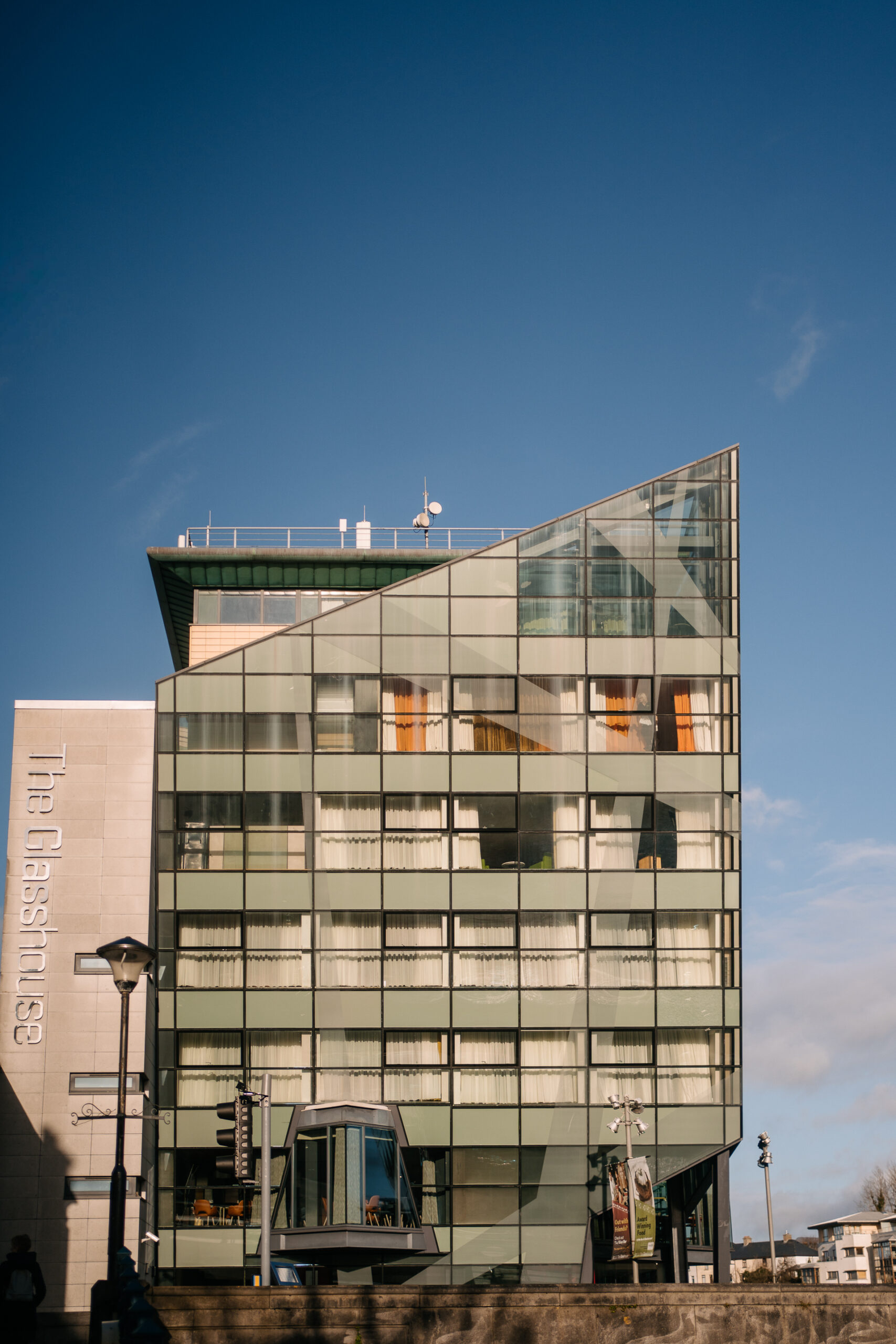 A building with windows and a blue sky