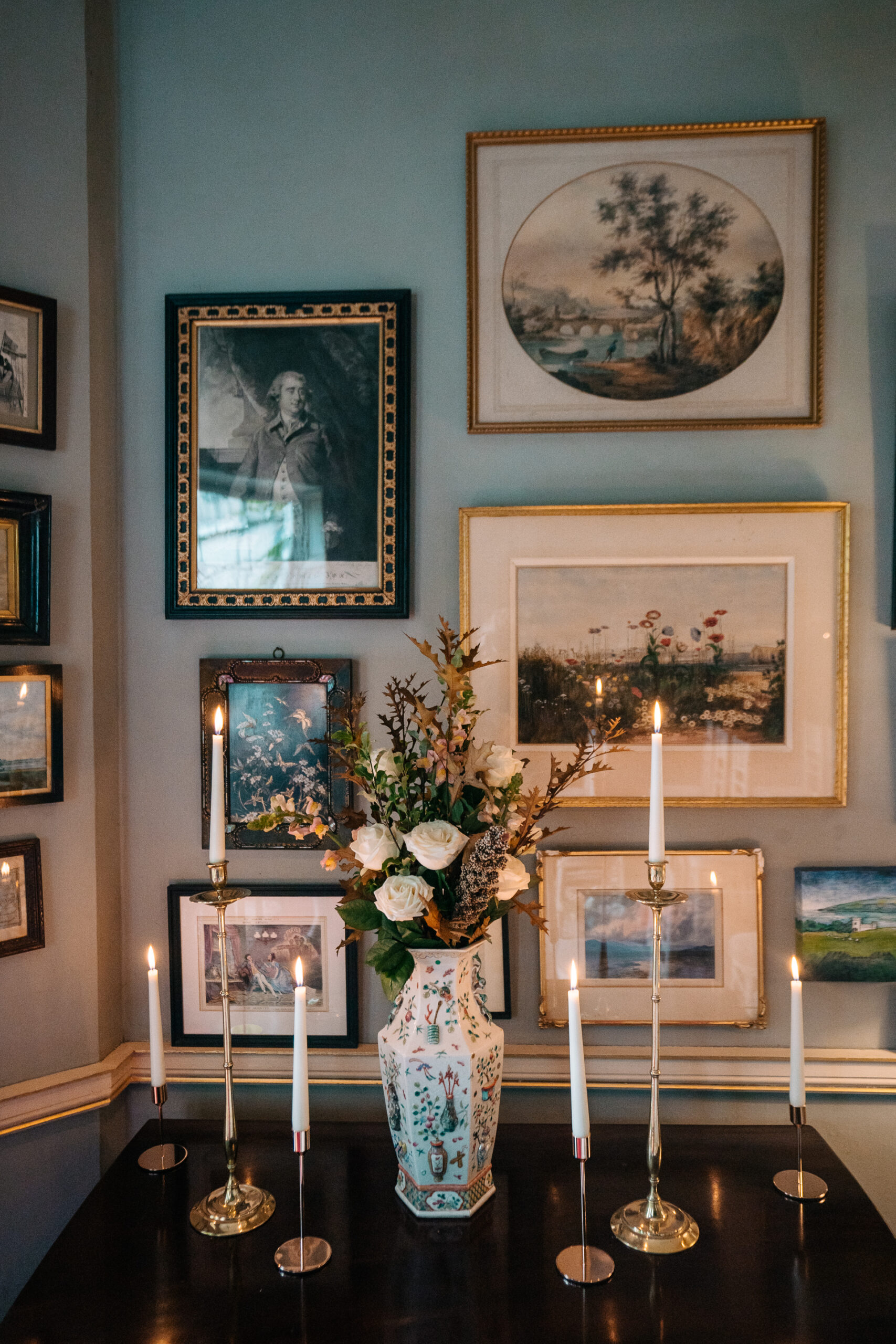 A stunning wedding at Glin Castle, beautifully captured by an experienced Ireland Wedding Photographer. This luxurious castle in Ireland offers breathtaking views, elegant interiors, and a timeless setting for couples planning their dream destination wedding.