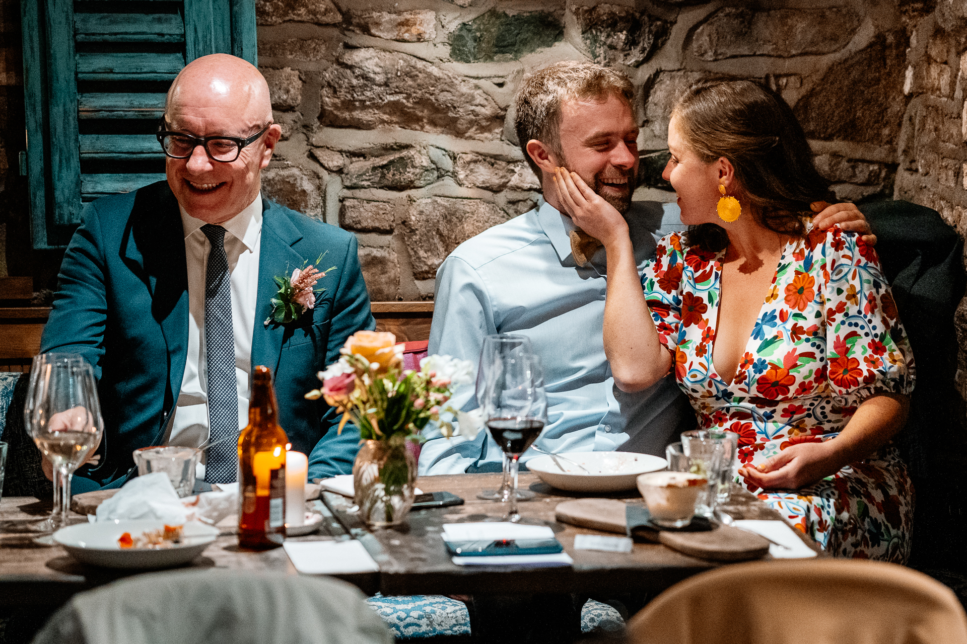 A group of people sitting at a table with food and drinks