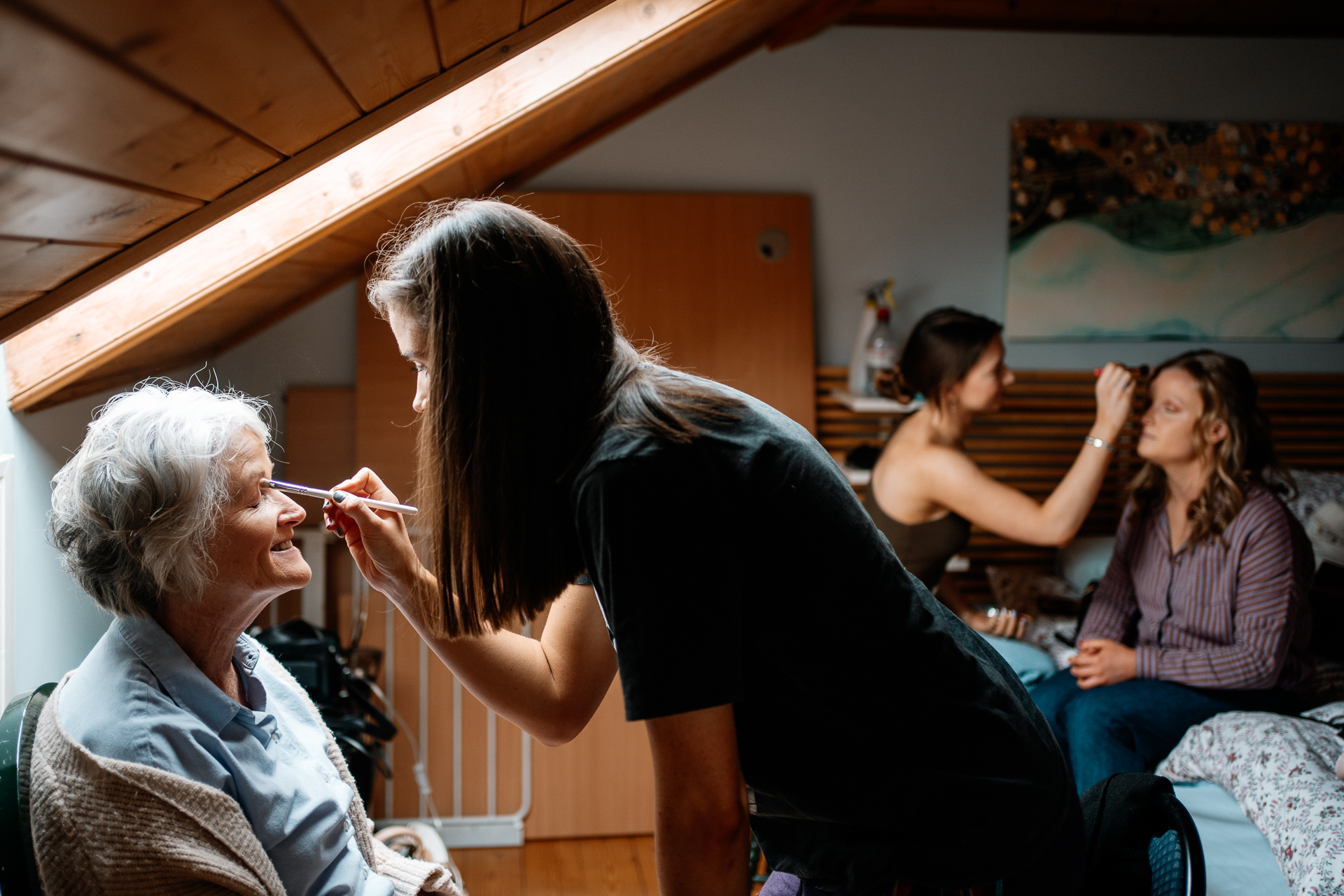 A person brushing the teeth