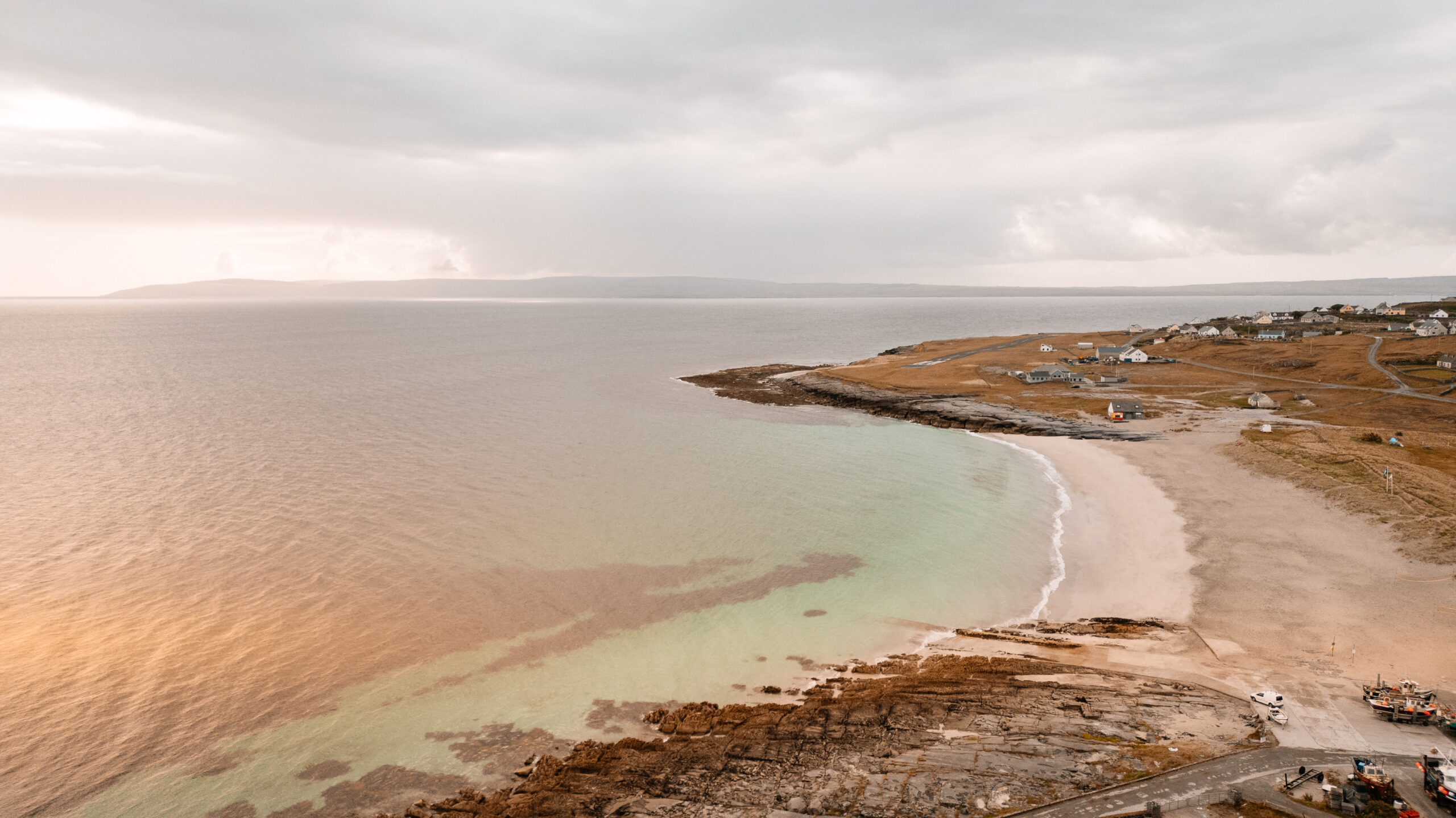 Golden beach and shoreline of Inisheer – wild elopement wedding on the Aran Islands
