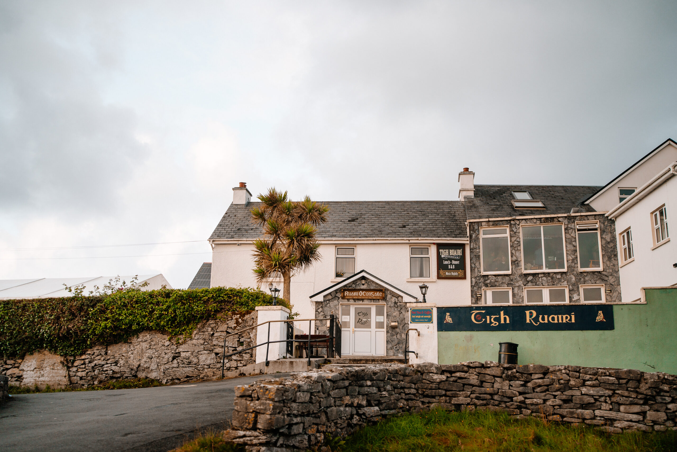 Reception venue Tigh Ruairí on Inisheer – intimate Aran Islands wedding location