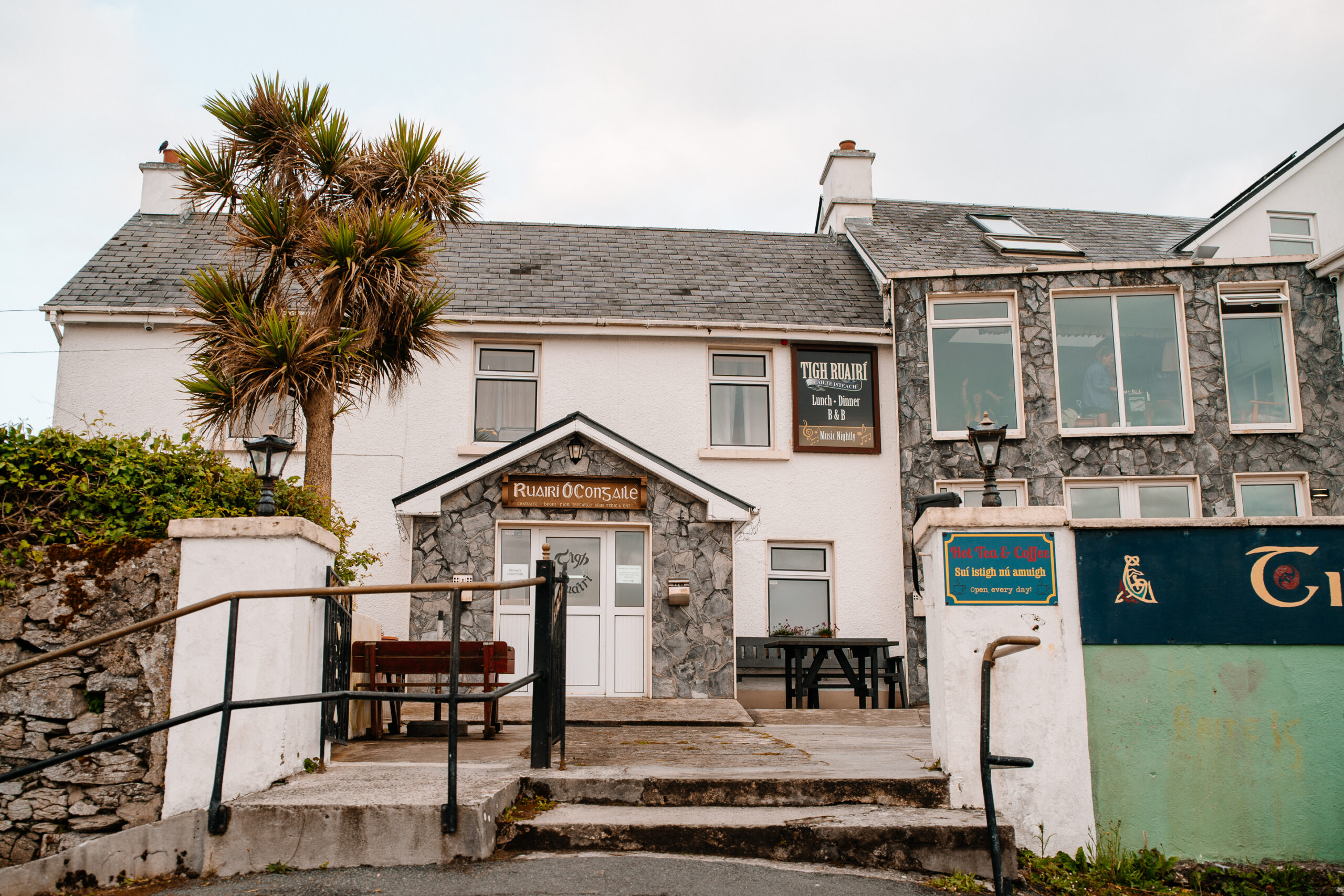 Reception venue Tigh Ruairí on Inisheer – intimate Aran Islands wedding location