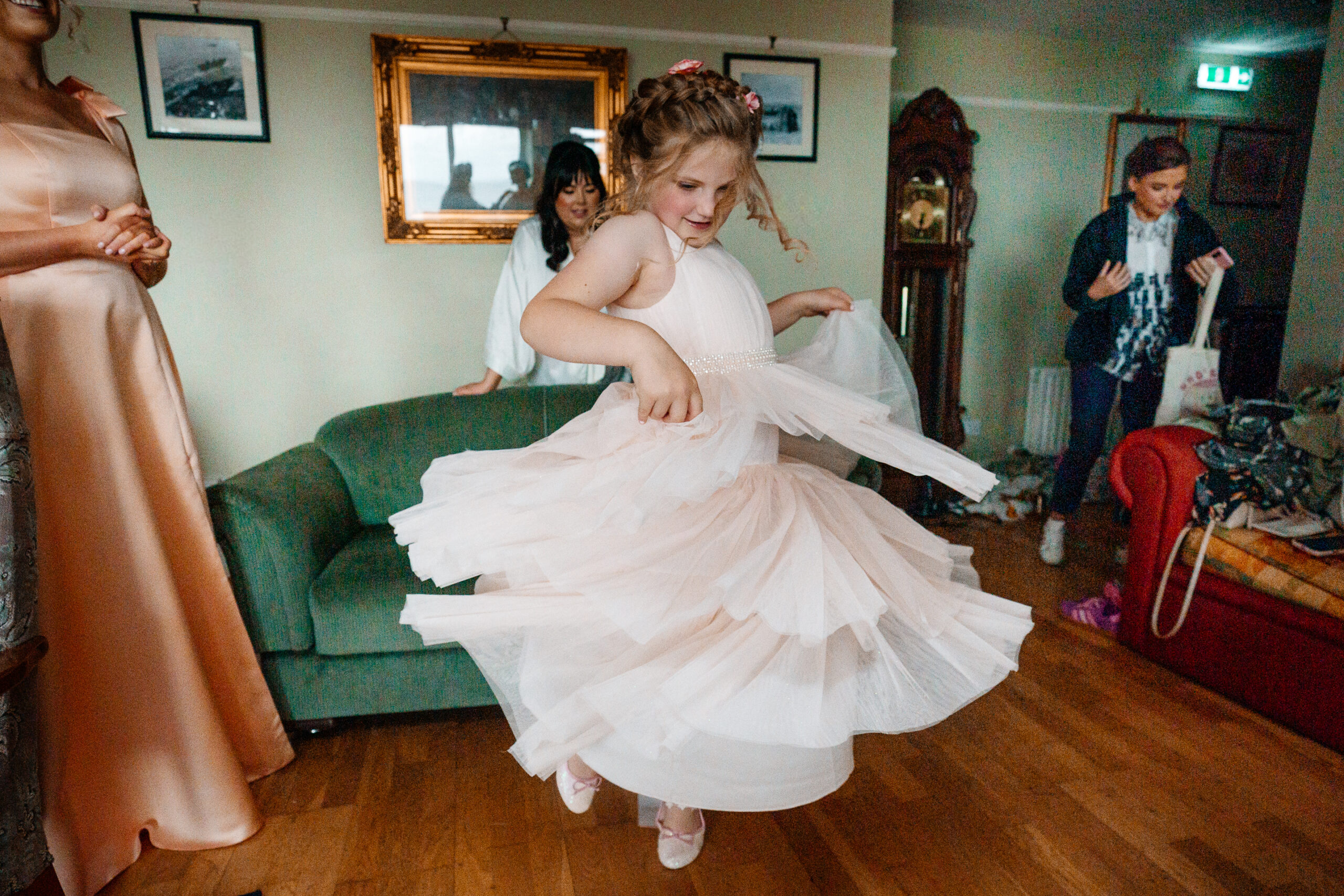 Bridesmaids getting ready at Tigh Ruairí, Inisheer – Aran Islands wedding morning