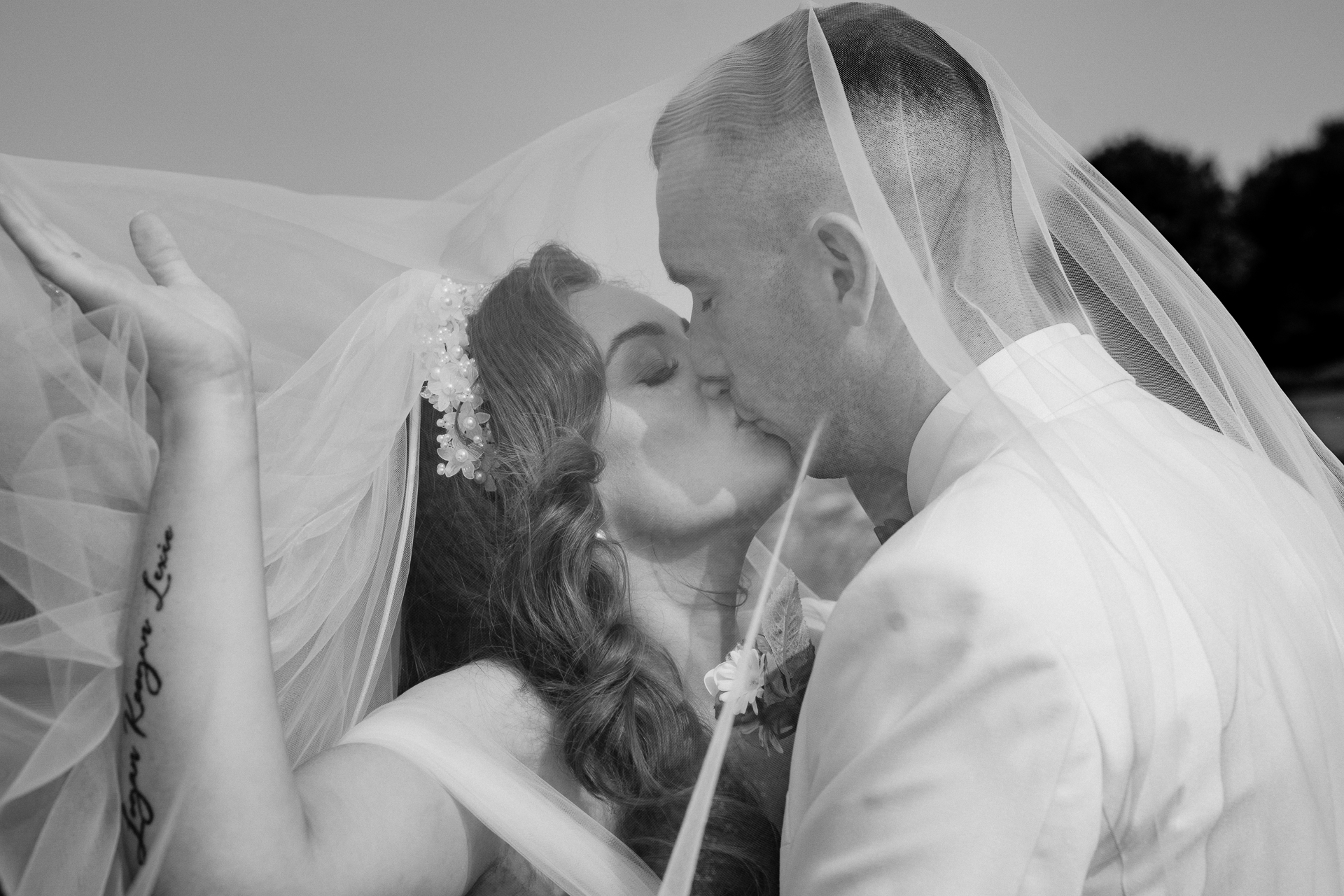 Castle Dargan wedding portraits and family photos in Sligo – candid documentary photography