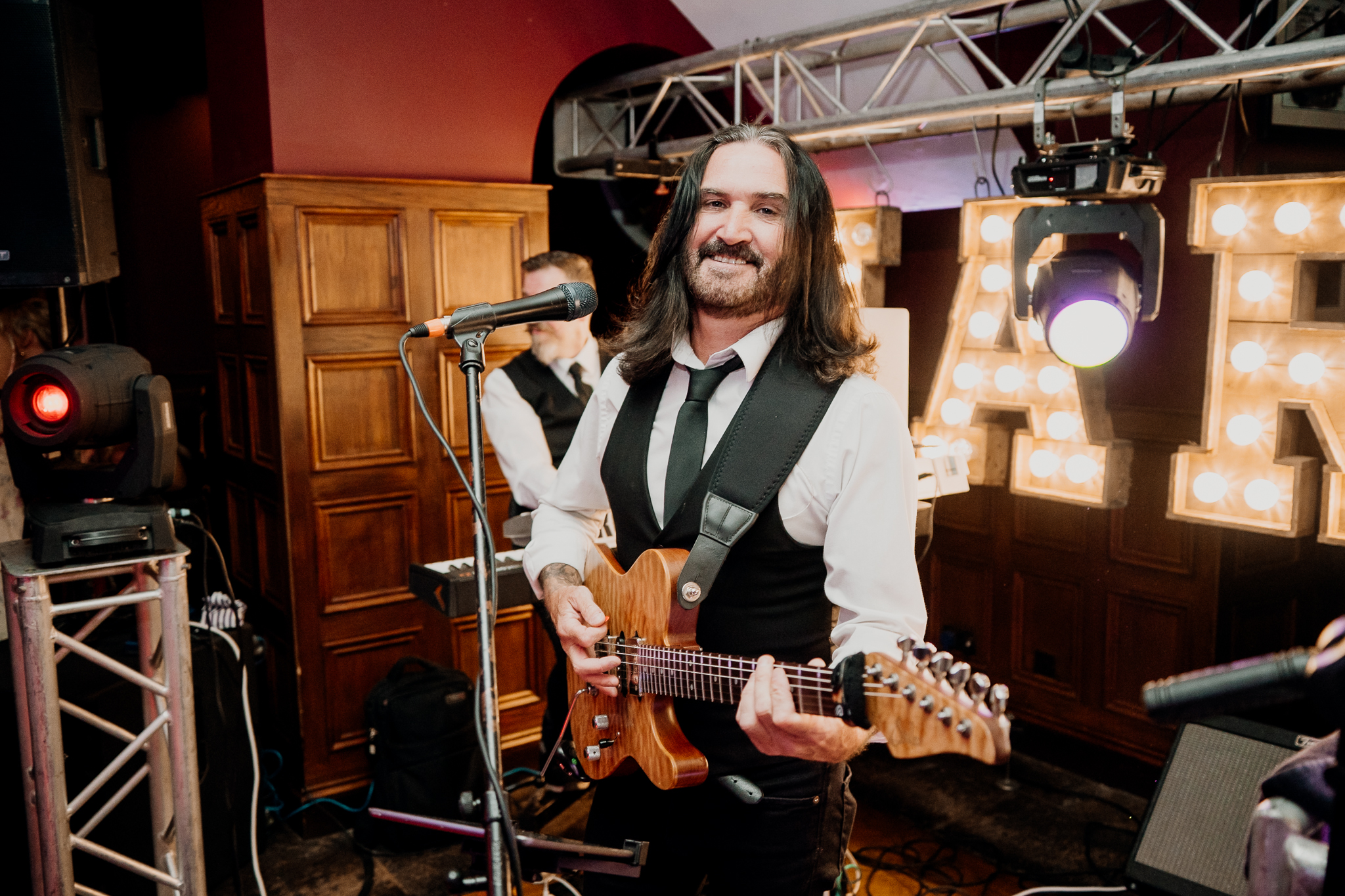 Wedding guest singing on the dance floor during a Markree Castle wedding